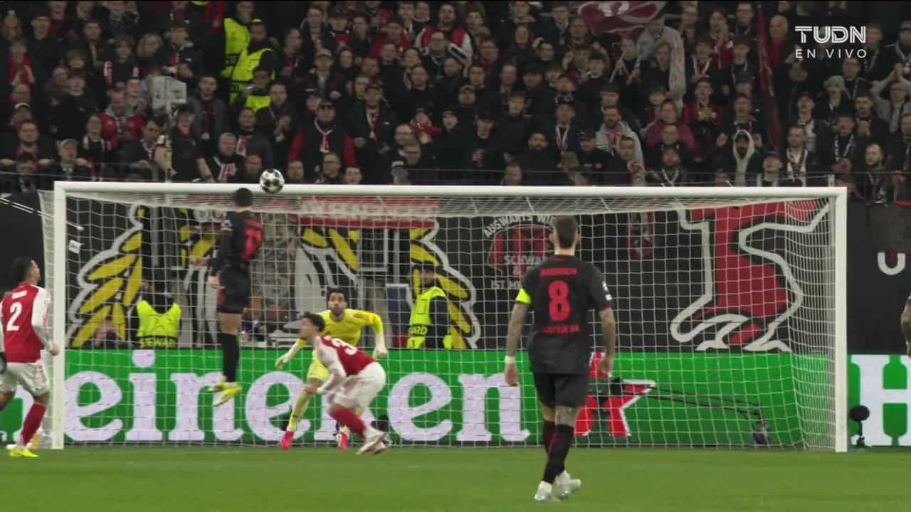 ¡GOL!  anota para Bayer 04 Leverkusen. Robert Andrich