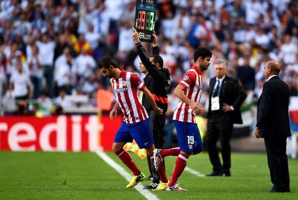 Para desgracia de los colchoneros las malas noticias llegaban pronto con la salida de Diego Costa al resentirse de su lesión.