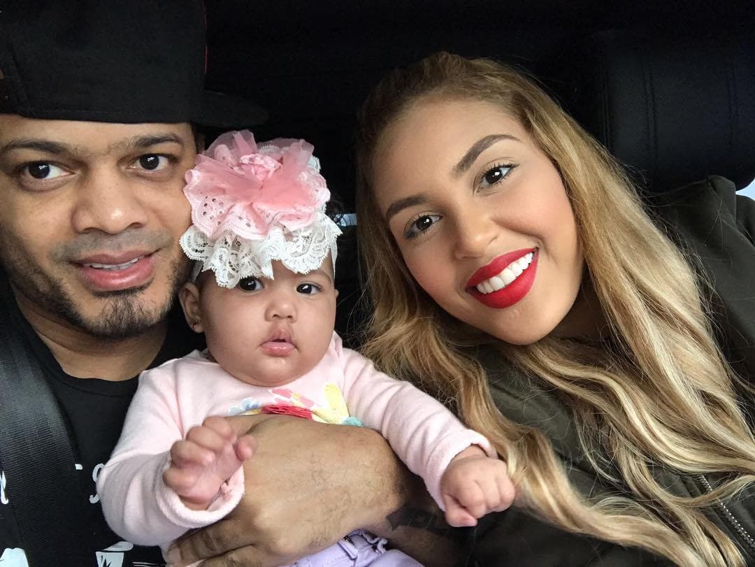 "Mi vida, mi todo👨‍👩‍👧 son ustedes dos a pesar de que en el mundo que estamos no nos quieren ver juntos, más fuerte es nuestro amor, y el gran poder de Dios 🙏🏻💏 Te amo papi. Gracias por apoyarme en todo ❤️😍" Escribió Nabila a su amado.