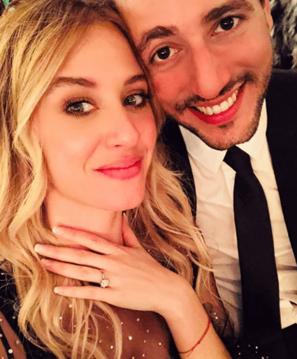 "Fue el complot mejor guardado de la historia", compartió Mariela Bagnato al mismo tiempo en que mostraba la fotografía del hermoso anillo de compromiso que desde ese momento lleva en su mano.