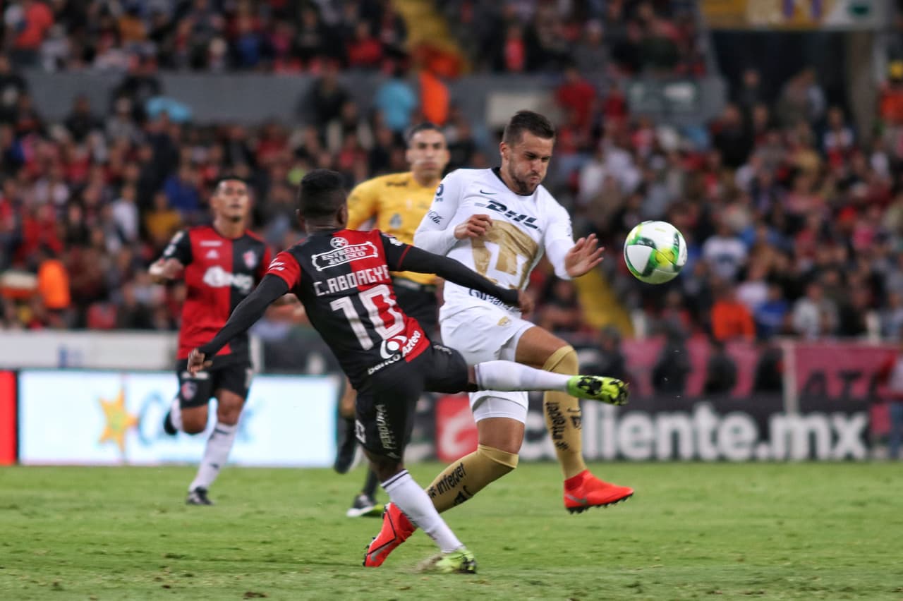 Se acercaba la finalización del primer tiempo y aunque no se le pudo achacar falta de intensidad a ninguno de los dos equipos, sí faltó, además del gol, esa jugada que emocionara en la primera mitad.