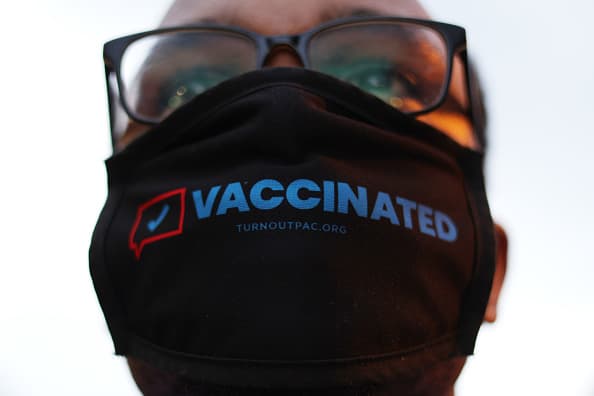 ¿Regresarán las mascarillas obligatorias para todos? La variante Delta reaviva el debate