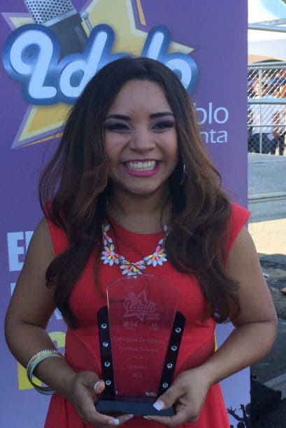 Luego de una reñida competencia “Ídolo del Pueblo Atlanta”, premió como ganadora a Heydelin Martinez, una de las semifinalistas desde la primera audición, quien tendrá la oportunidad de participar en el programa Sábado Gigante y de grabar un Demo-Musical. En el marco de los festejos del 5 de mayo la final del Ídolo del Pueblo se vivió entre aplausos y ovaciones para los competidores. ¡Felicidades por su participación!