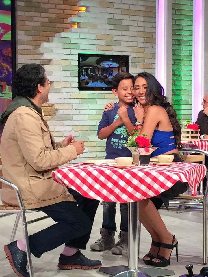 Cynthia con su niño consentido.