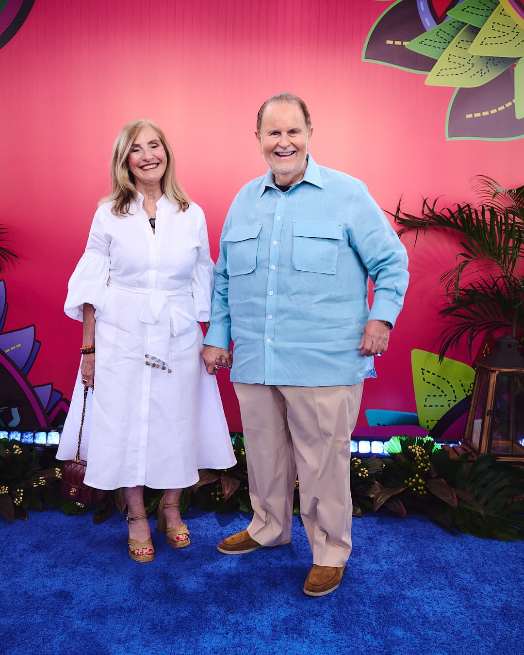 <b>Raúl de Molina</b> y su esposa 
<b>Millie</b> desfilaron con grandes sonrisas en la alfombra de Premios Juventud 2025.