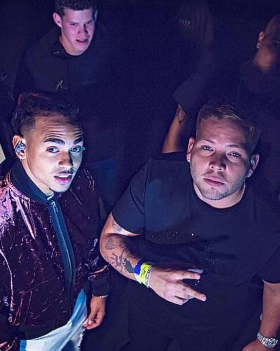 "Siendo sincero, esa situación de romper la relación de negocio con él, en lo personal me afectó mucho. Fue un año que pasaron muchas cosas de altas y bajas entre nosotros. Después de tanto éxito fue cómo manejar el rompimiento, en un negocio que es tan frío y más cuando le coges cariño al artista", compartió en entrevista con el diario de Puerto Rico
<a href="https://www.elvocero.com/escenario/con-prioridades-claras-vicente-saavedra/article_7304313c-cdf2-11ea-854b-276d0315b259.html" target="_blank">El Vocero</a>.
<br>