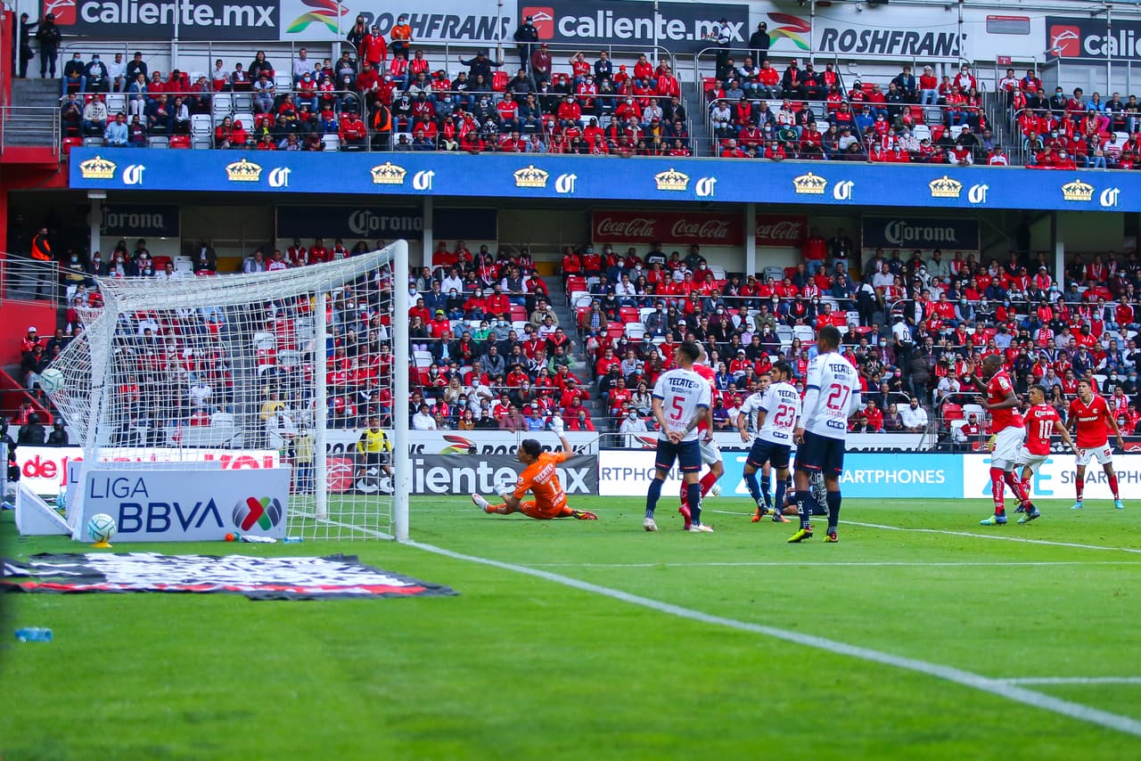 Toluca tardó cerca de media hora para abrir el marcador vía Leo Fernández. Los locales finalmente hacían efectivo su dominio en el marcador.
