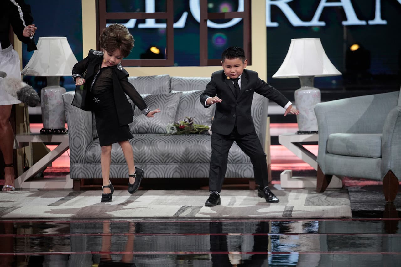 Él y Sarilú presumieron sus mejores pasos de baile.