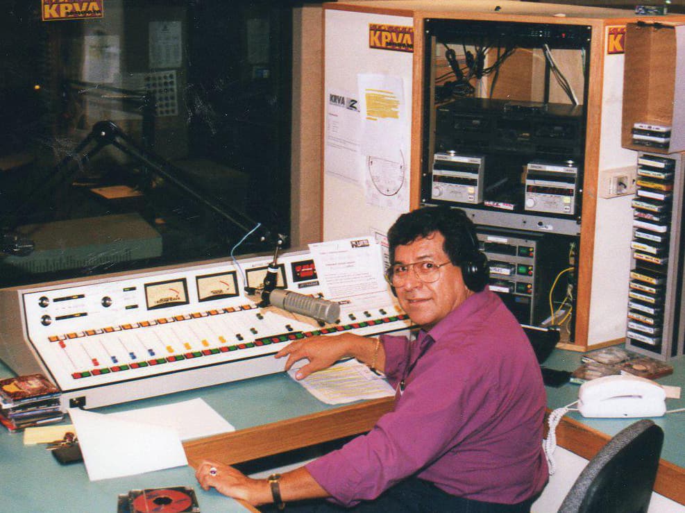 Mariano Dominguez, toda una vida detrás de los micrófonos de radio, televisión y espectáculos.