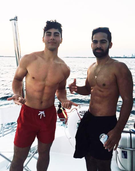 Lorenzo es amante del ejercicio físico y es común verlo en la playa mostrando su atlético cuerpo.