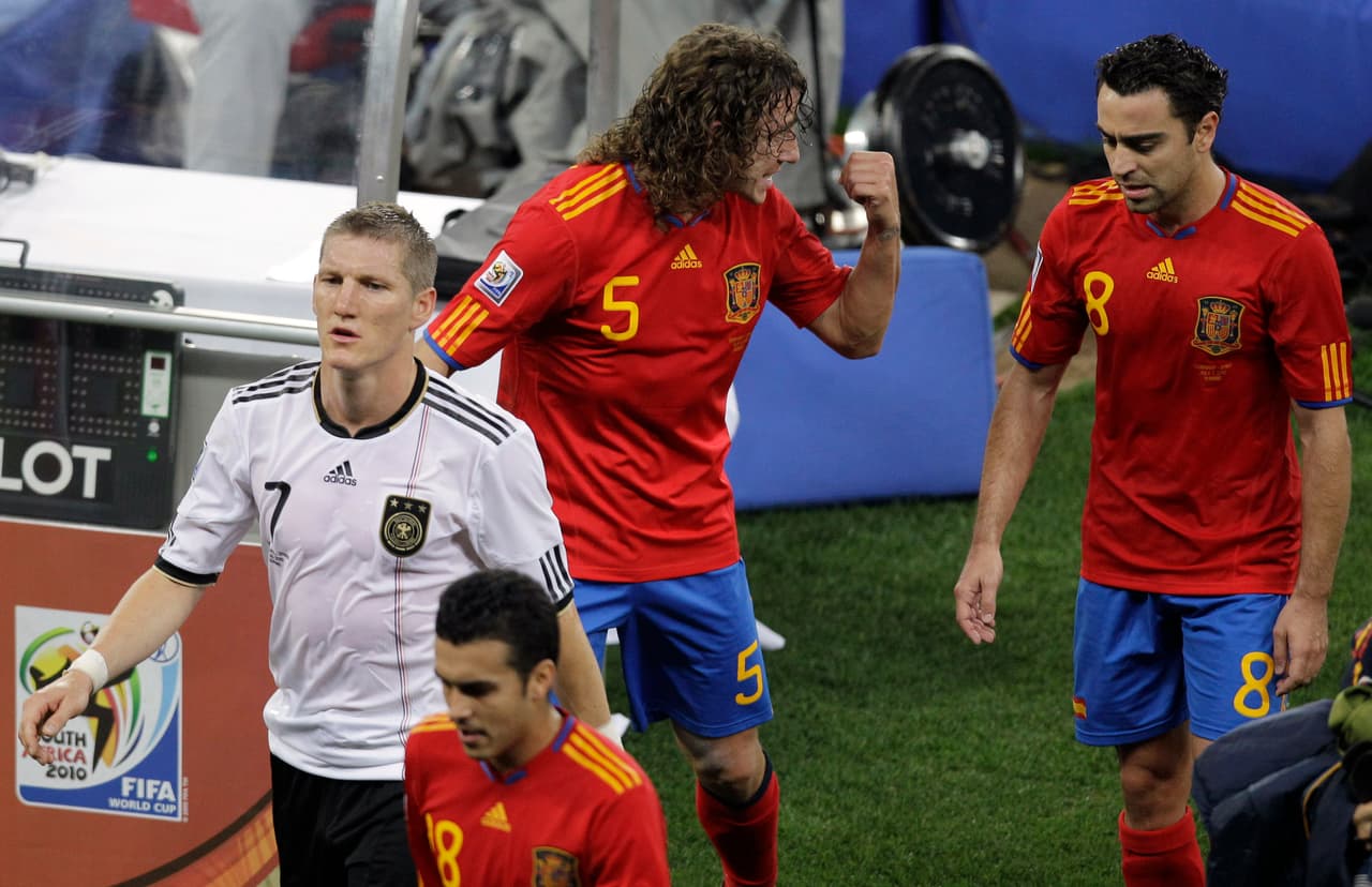 Xavi, reveló que notaron una debilidad en la defensiva teutona y era momento de aprovechar a Carles Puyol. "Había terminado el primer tiempo y vimos que la defensa alemana marcaba los córners en zona”.