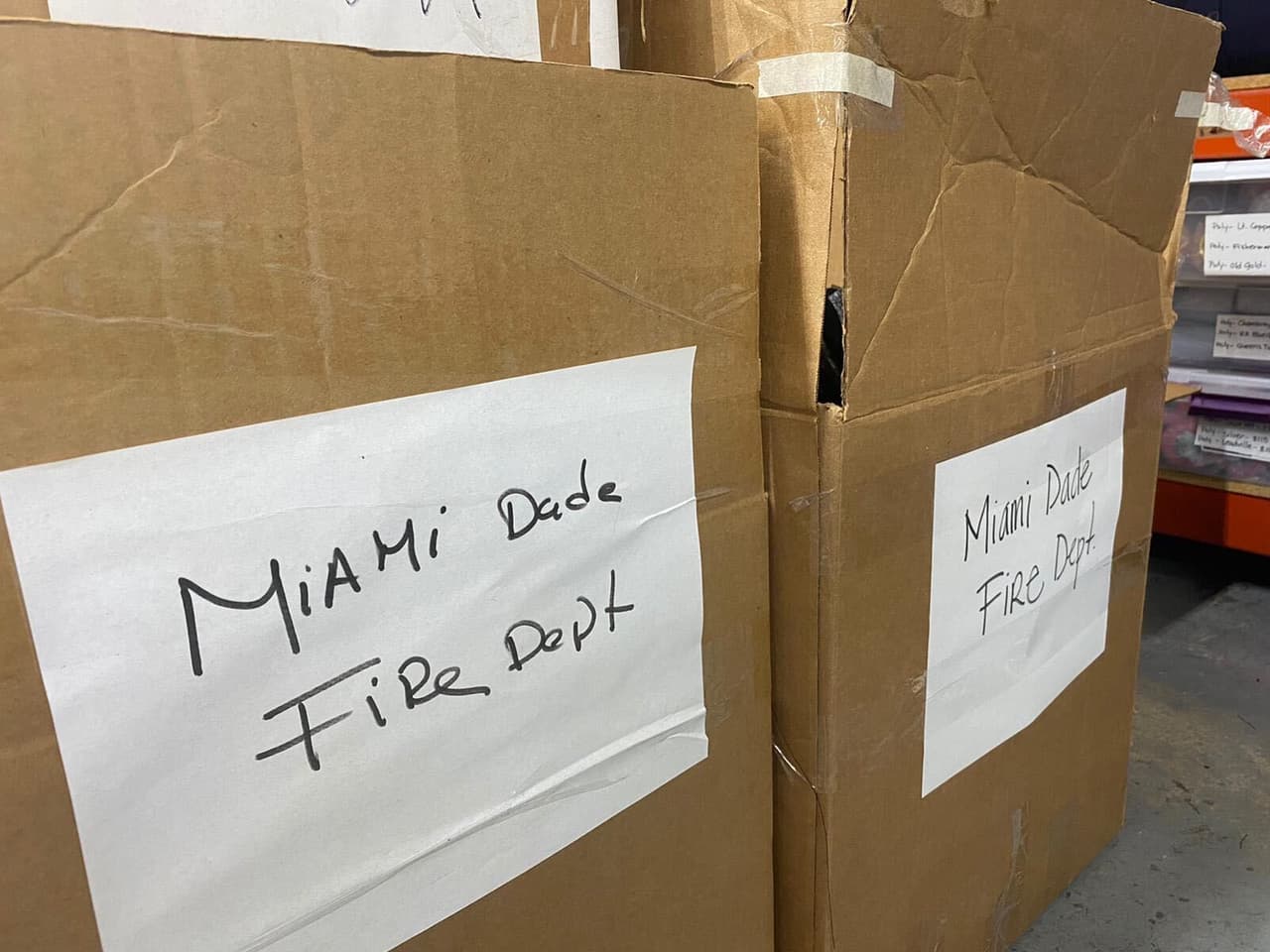 Antes hacían los uniformes de las bailarinas del Miami Heat, Orlando Magic y los Miami Hurricanes, pero hoy le sirven a diferentes hospitales del sur de Florida y al Departamento de Bomberos de Miami-Dade. 
<br>