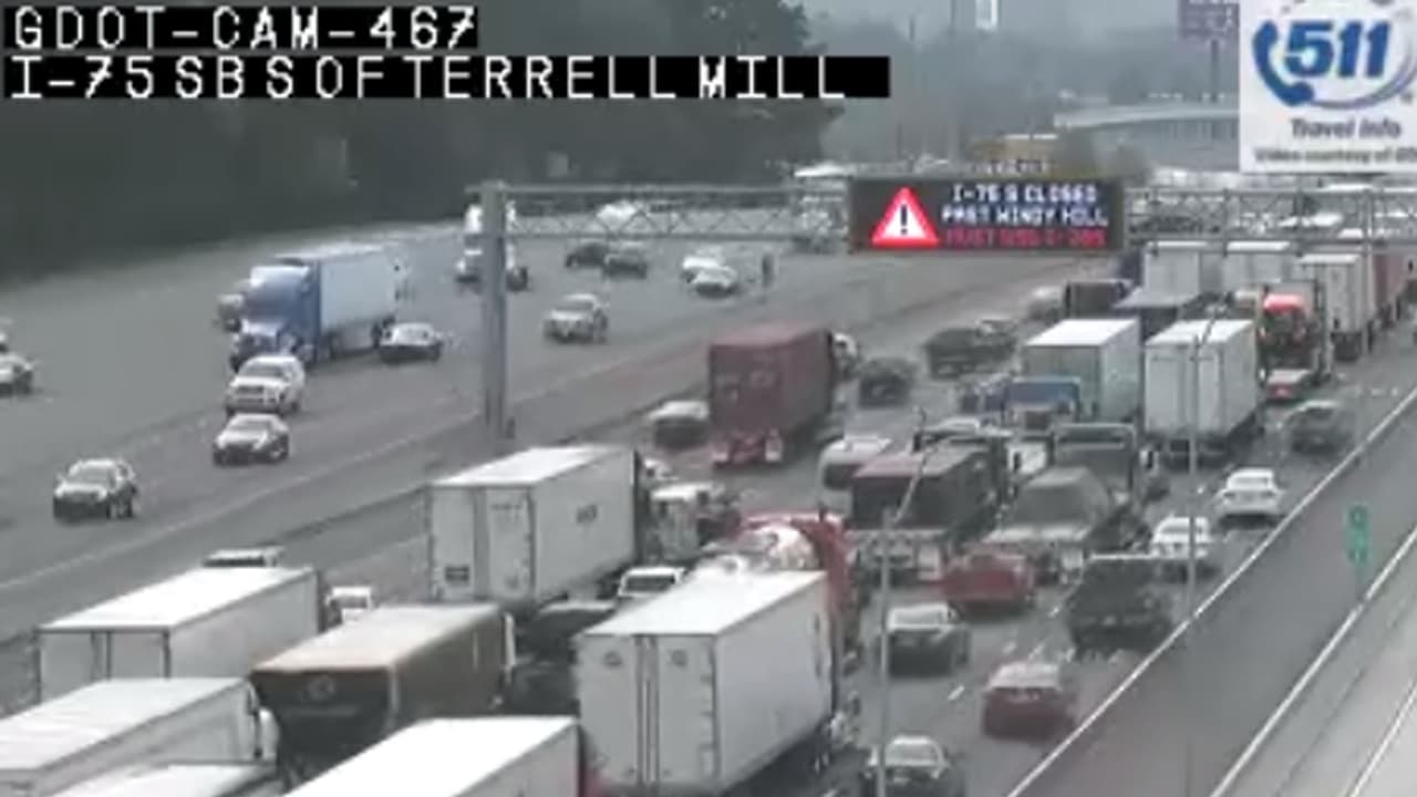 El cierre de la vía provocó un intenso tráfico rumbo al sur.