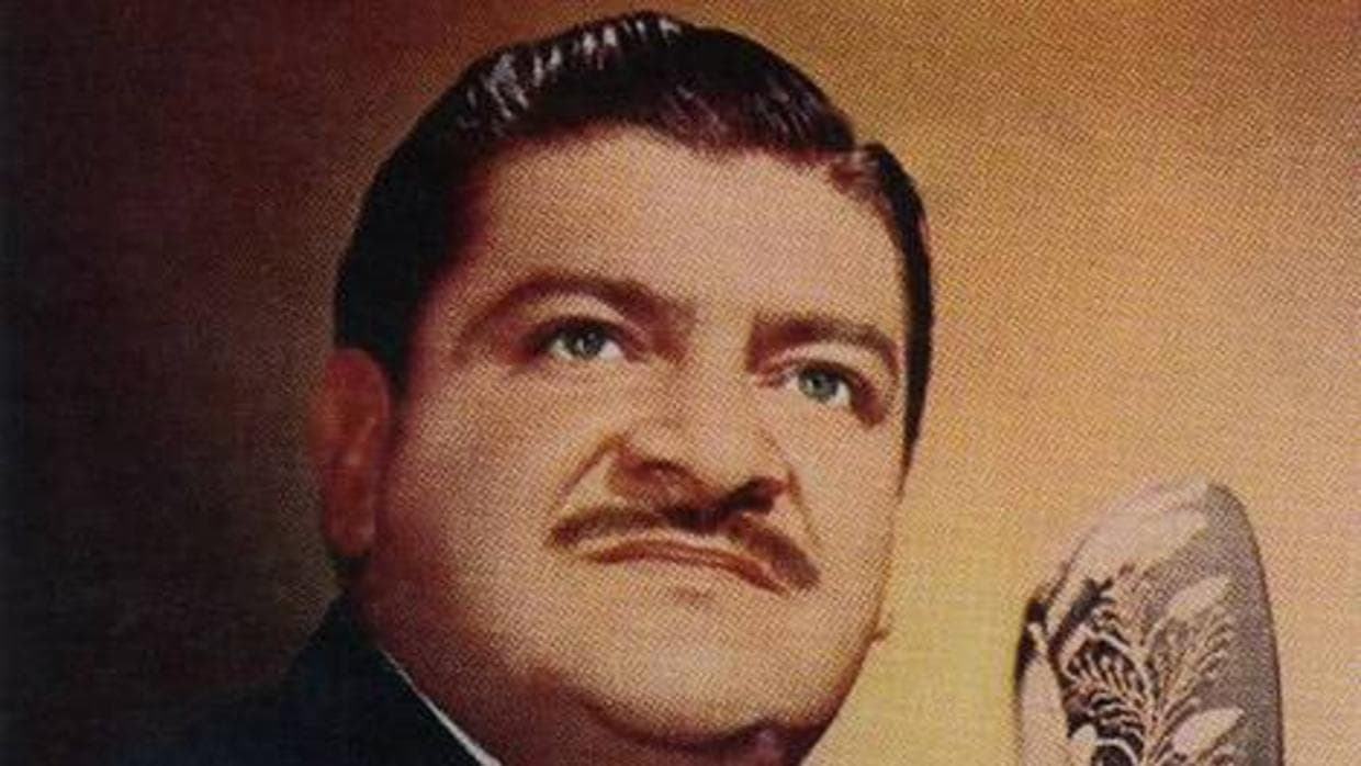 El músico originario de Dolores, Hidalgo en Guanajuato, murió a los 47 años de edad, pero su recuerdo y sus canciones como: 'Ella', 'Si nos dejan', 'No me amenaces' o el 'Rey' no pueden faltar en las bohemias mexicanas.