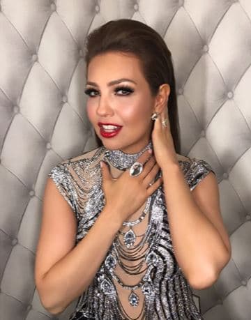 "Fue muy difícil, muy difícil para mí... Hasta el día de hoy, no es algo fácil, es un tema que me duele mucho [...]", indicó Thalía. Sin embargo, consideró que su disco 'Habítame siempre', el cual dedicó a su madre, fue de sanación para ella: "Es un disco en el cual fluyes por tantas emociones, por tantos caminos del alma, por tantos momentos de sentimientos que el ser humano tiene [...]".