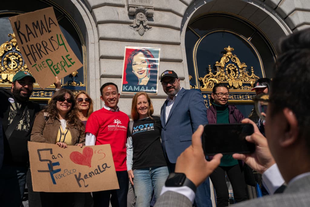 En noviembre de 2016, fue electa al Senado de los Estados Unidos y cuatro años más tarde ganó la vicepresidencia del país, cuando Joe Biden derrotó a Donald Trump en 2020.