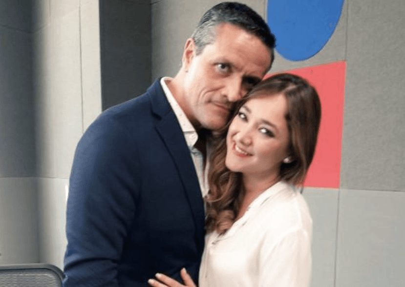 A pesar de que ya había planes de boda para abril de 2018, unas semanas antes la actriz confirmó que tenía unos meses soltera, dejando entrever que la infidelidad fue la causante de su rompimiento.