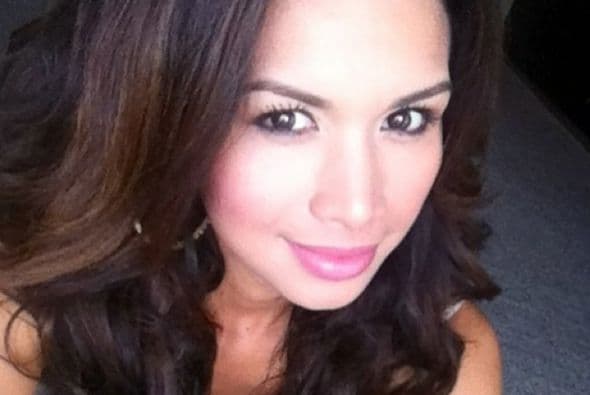 A través de las famosas fotos 'selfies' es como nuestra reina mantiene una estrecha relación con sus seguidores. Este tipo de fotos se han convertido en un fenómeno y no hay quién no se haya tomado una. Ahora puedes subir la tuya con el hashtag #NBLselfie para ganar un kit de belleza, los detalles aquí