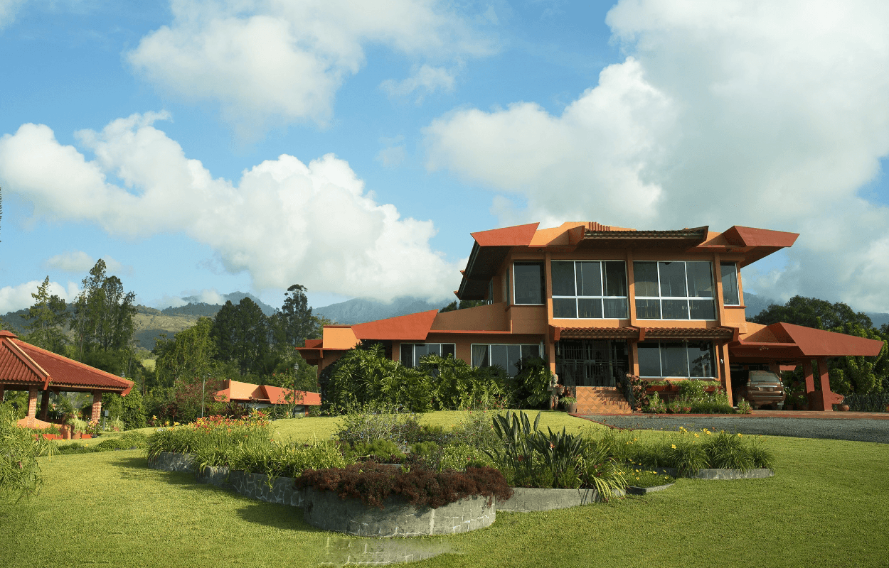 El retiro de montaña del General Noriega, en remate