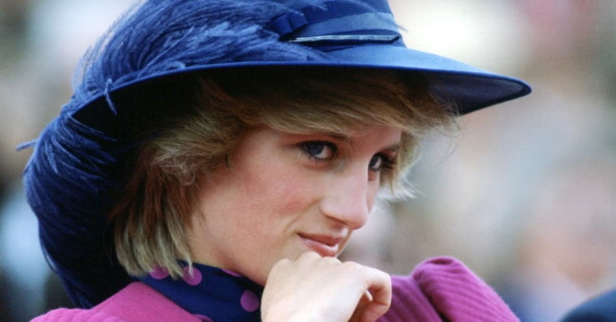 Lady Di odiaba ponerse guantes, pero por esta triste razón tuvo que usarlos