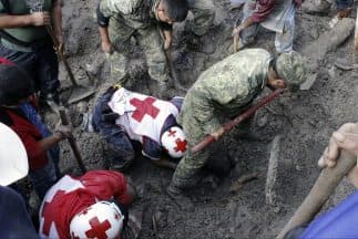 Labores de rescate tras un deslave en Veracruz. (Imagen de Archivo).