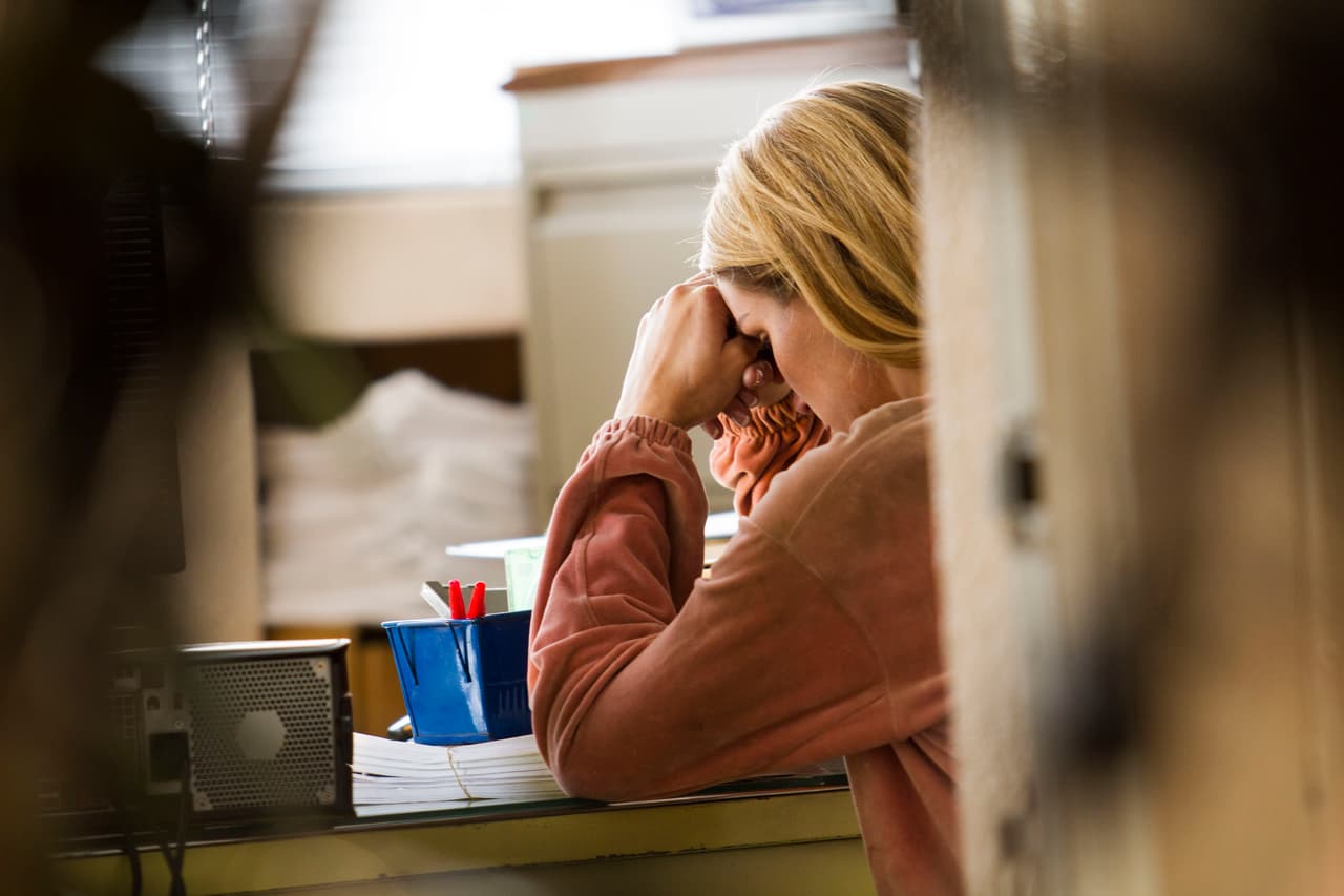 Desafortunadamente, Lizbeth desconoce que Argüelles ya forma parte de la organización de los Lucio.