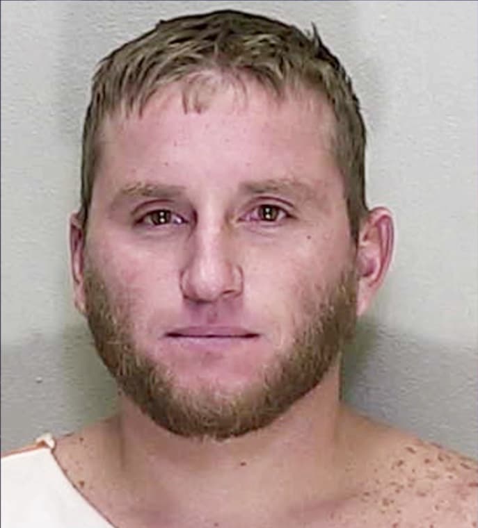 Todo esto tras el impacto que sufrieron cuando Logan Levi Alexander Weir, de 32 años, según las autoridades, habría estrellado por detrás a la van donde iba la familia.