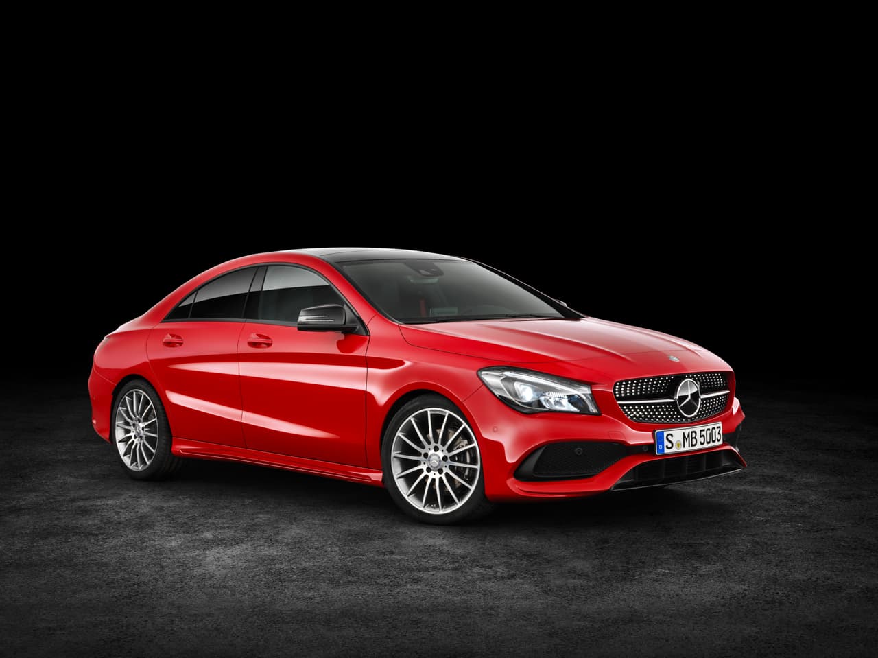 <b>El peor auto de lujo – Mercedes-Benz CLA: </b>El hecho de pertenecer a la marca alemana no garantizó nada con este modelo. Uno de sus puntos flacos es su potencia, que llega muy abruptamente tras una falta de respuesta en aceleración. Por otro lado, su interior es ruidoso, y por su precio (a partir de 31,500 dólares) pueden encontrarse opciones mucho más recomendables.