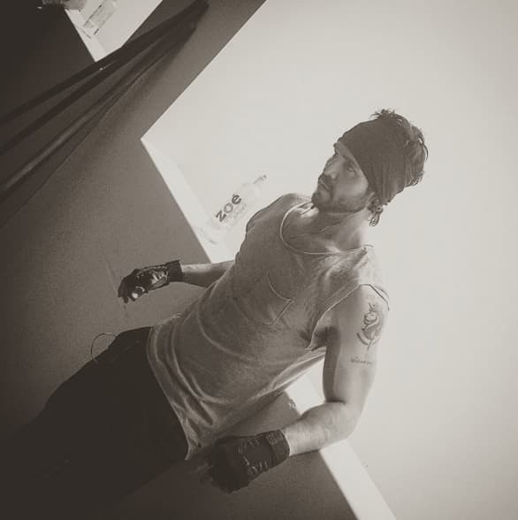 En marzo pasado, el actor confesó que se alejaría de la actuación para abrirse camino en la industria de la música al lado de su banda de rock Koktel. La agrupación ya toca en algunos bares y eventos especiales, pero ahora quieren apostar por presentaciones más grandes.