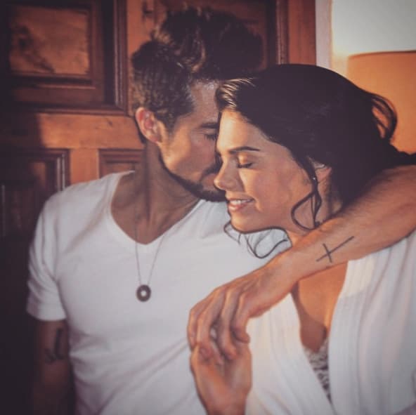 ¿Te gusta esa cruz en su brazo?