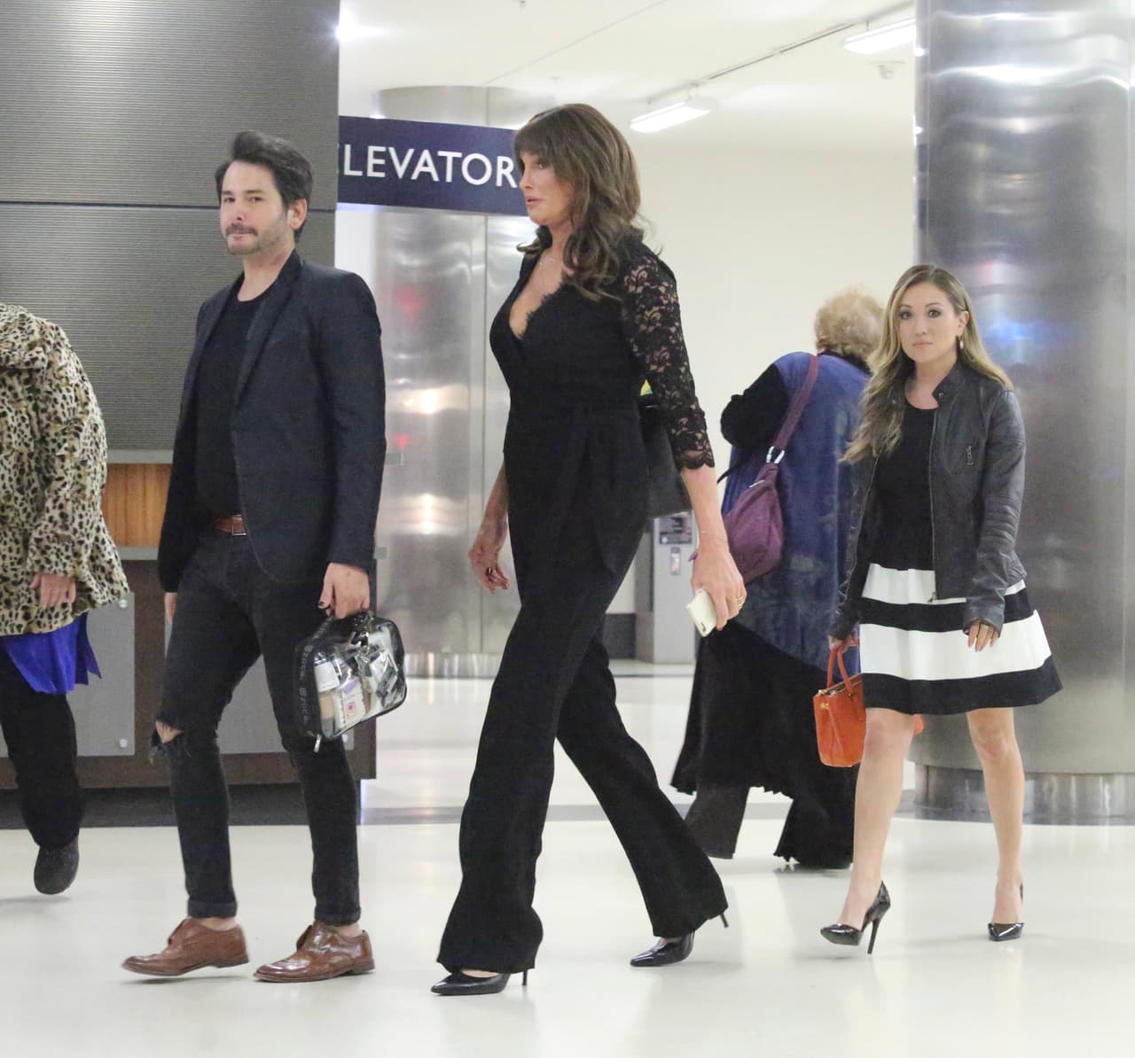 Cuando el evento terminó, la empresaria se retiró del lugar.