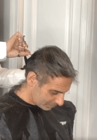 Pero este fin de semana soprendió a todos con un corte de cabello para su esposo y lo mostró con un video.