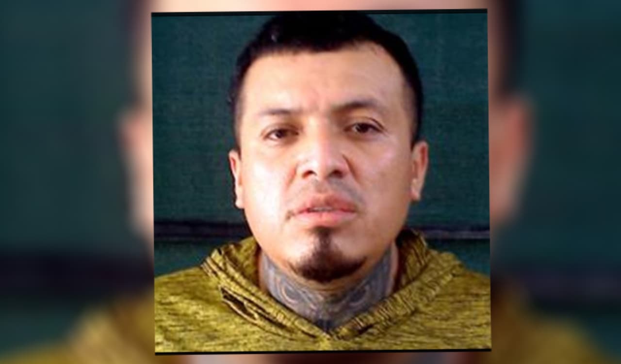 Israel Marín Parra, un migrante mexicano, que cruzó ilegalmente a EEUU fue arrestado en Nogales. Marín cuenta con un historial delictivo y había sido previamente deportado. El hombre fue condenado por crueldad infantil y transporte de una sustancia controlada en Sacramento, California en 2017.
<br>