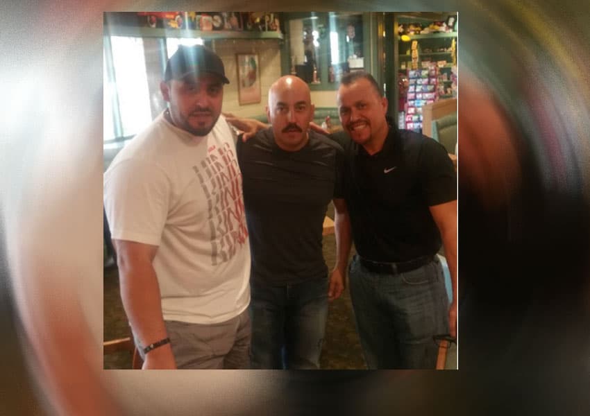 El menor de ellos señaló a 'El Toro del Corrido' de tener un supuesto interés detrás del
<b><a href="https://www.univision.com/famosos/juan-rivera-chiquis-responde-pleito-lupillo-rivera-fotos" target="_blank"> apoyo que ha mostrado a Chiquis Rivera</a></b> y a sus hermanos para salvaguardar la fortuna y legado de la difunta Jenni Rivera. 
<br>