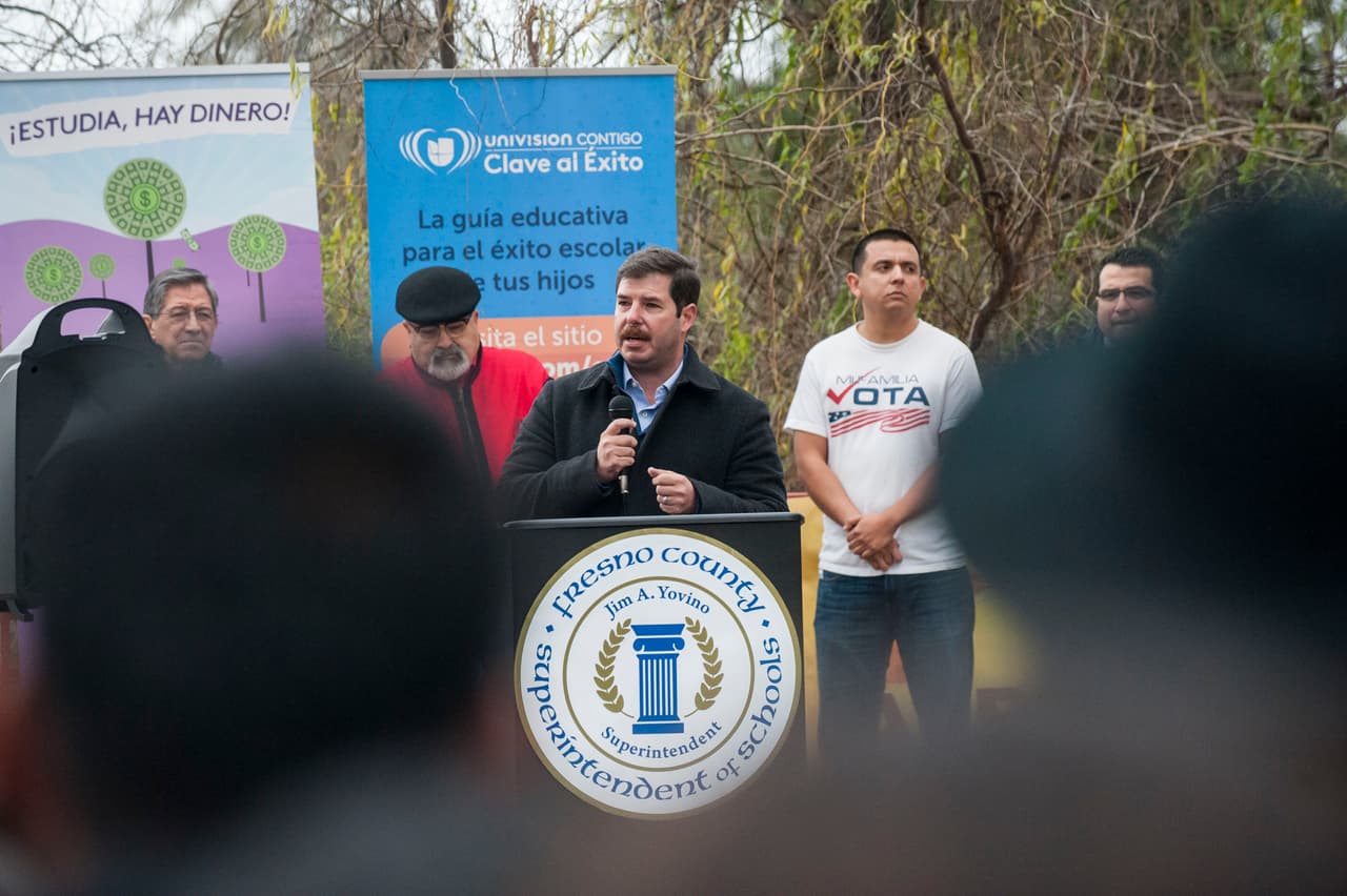 Ocho colegios y universidades ayudaron a estudiantes y sus familias llenar las solicitudes de FAFSA.