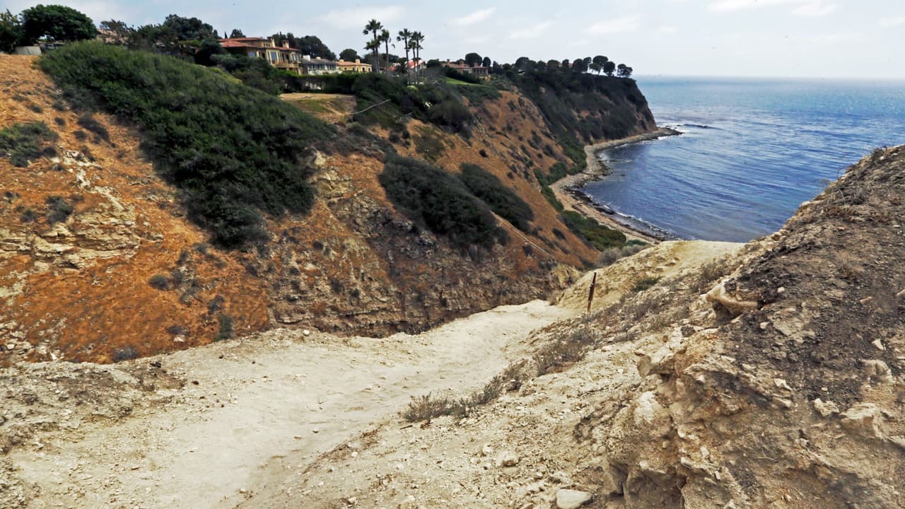 Hallan un cadáver en la misma playa de California donde encontraron dos piernas hace días: esto es lo que se sabe