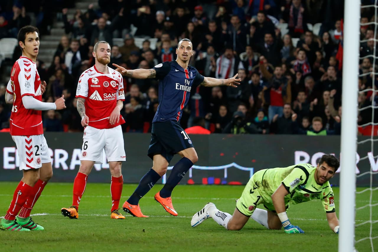 Ibrahimovic alimenta la racha del París Saint-Germain en la goleada 4-1 al Reims