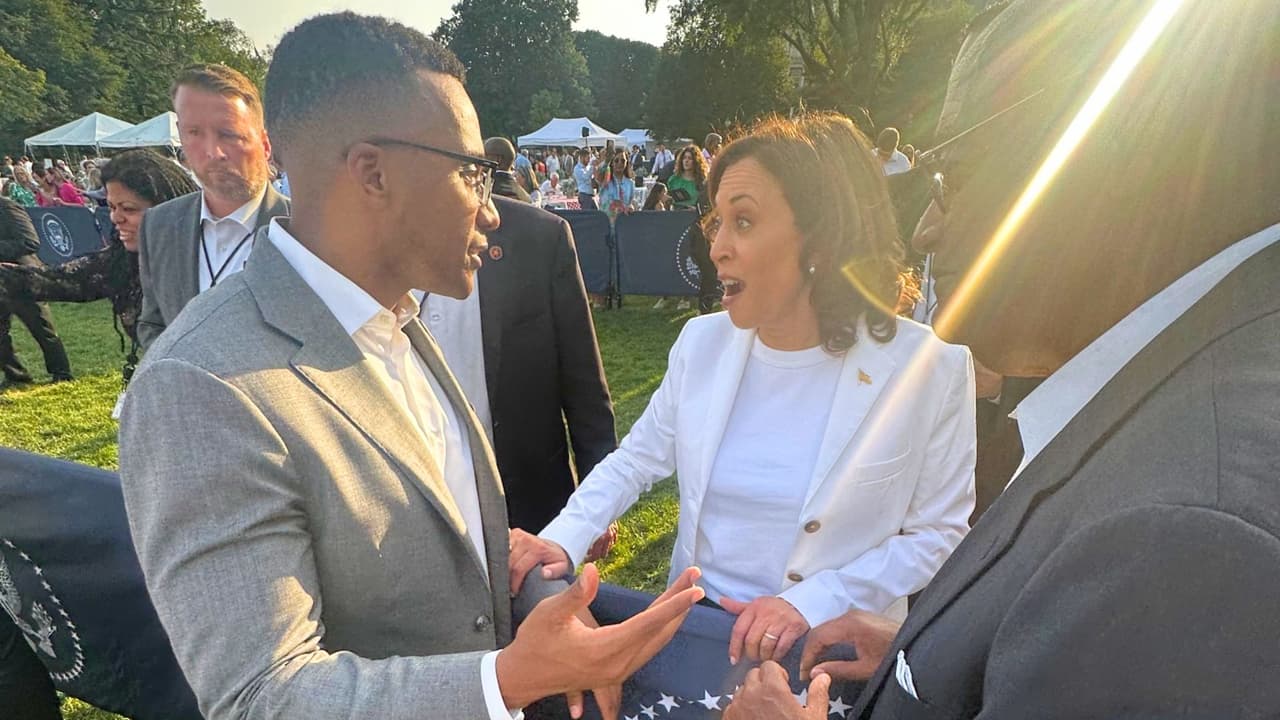 El Fiscal del Condado de Harris, Christian D. Menefee, publicó en sus redes sociales tras el anuncio del presidente Biden: “Estoy con la vicepresidenta Harris. 
<b>Planeo hacer todo lo posible para asegurarme de que ella sea nuestra candidata demócrata</b> y derrote a Trump”.