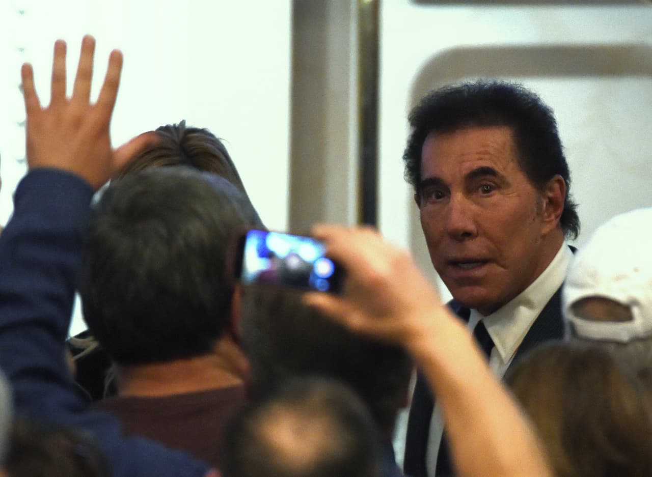Los republicanos condenaron a los demócratas por su cercanía con Harvey Weinstein y ahora tienen su propio problema: Steve Wynn