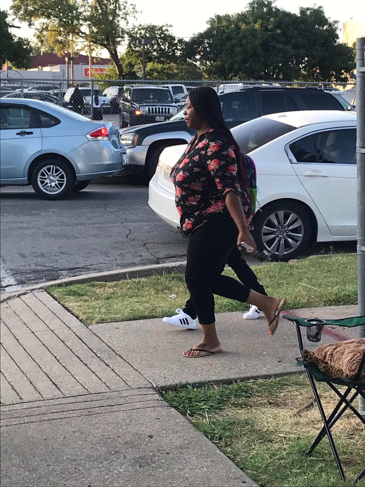 Algunas madres acompañaron a sus hijos tomados de la mano.