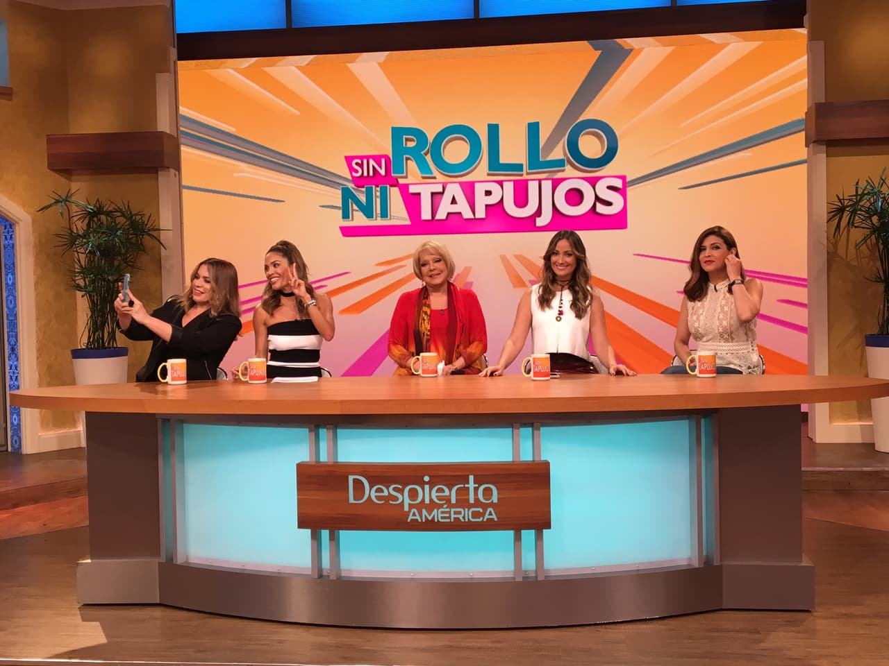 En Sin Rollo ni Tapujos nuestro panel discutió sobre el apodo de 'cougar' que reciben las mujeres cuando tiene una relación con un hombre más joven que ellas.