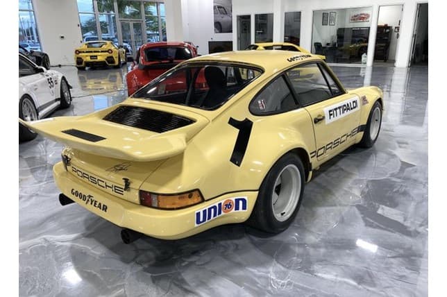 El Porsche 911 RSR es un deportivo que fue desarrollado especialmente para la
<b> International Race of Champions (IRC) de 1974</b>. De esta variante tan solo fueron construidas 15 unidades, 12 de ellas para los pilotos participantes y las otras 3 como carros de repuesto.