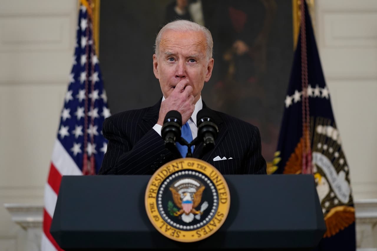 Biden promete que habrá vacunas para todos los adultos antes de finales de mayo