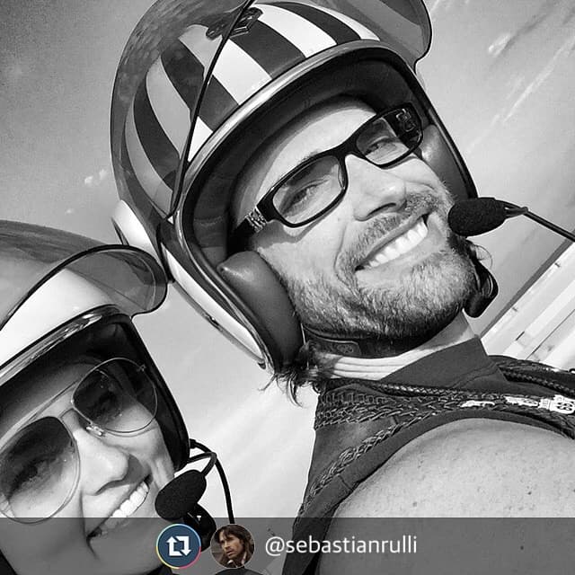 Acompaña a su galán argentino en todos sus viajes llenos de adrenalina.