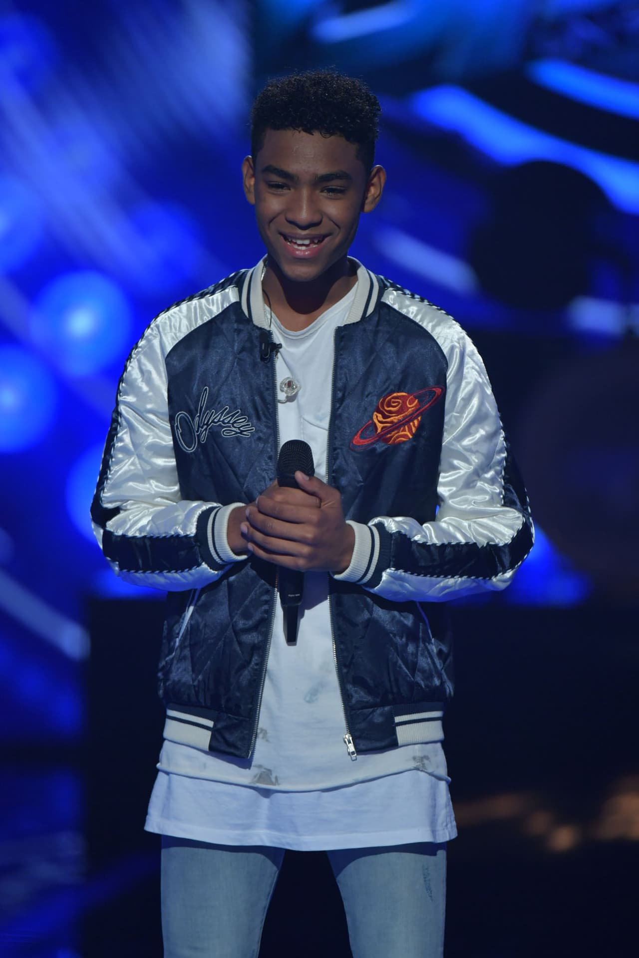 En su primera presentación en vivo cantó "Treat You Better” de Shawn Mendes.