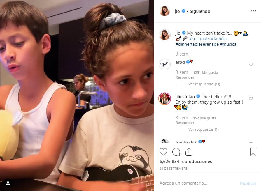 Además, presume el talento artístico que ya comenzaron a desarrollar los mellizos de 11 años, como en este 
<a href="https://www.instagram.com/p/B2y_Nvgg_hM/" target="_blank">video</a> donde le dan una serenata.