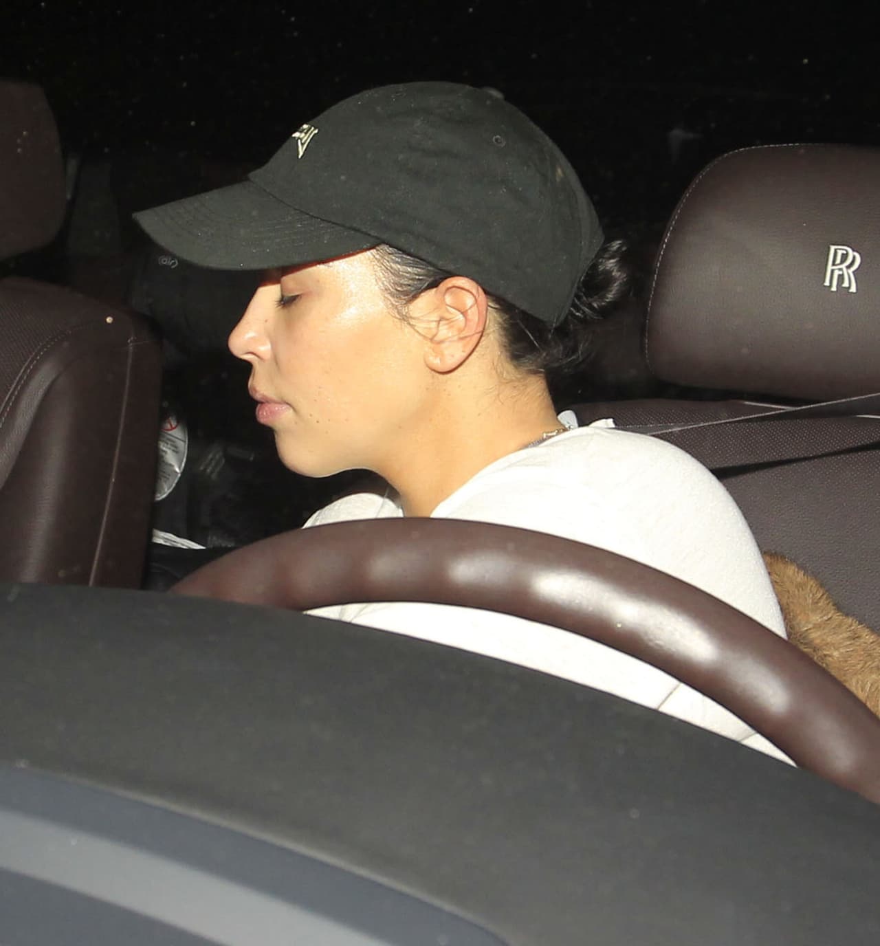 Pero a la salida del dermatólogo las cámaras se le fueron encima y lograron retratar a la diva sin gota de maquillaje.