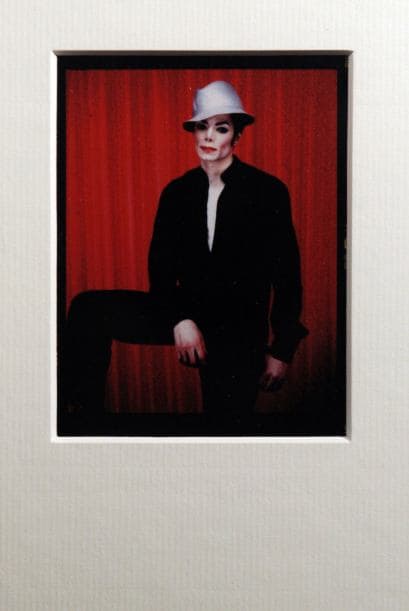 Esta sugerencia fue algo que sorprendió al entorno del artista pues el intérprete de "Thriller" aceptó sin rechistar.