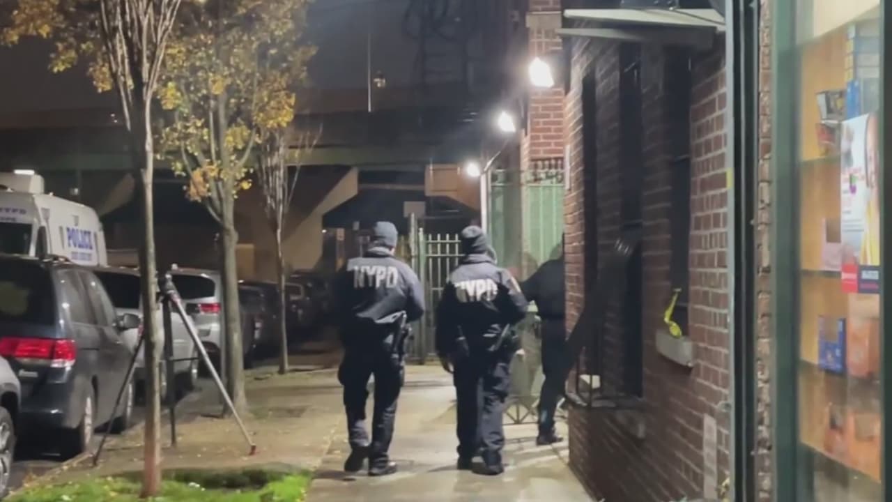 Hay consternación entre miembros de la comunidad de Mott Haven luego de que la policía encontrara la mañana de este domingo los cuerpos de un hombre de 38 años, una mujer de 33 y un niño de 5 en un edificio residencial, ubicado en el 674 este de la calle 136. La investigación del caso sigue en curso y las causas de muerte serán determinadas por el médico forense. Quien tenga información al respecto puede comunicarse de manera confidencial al 1-888-57-PISTA.