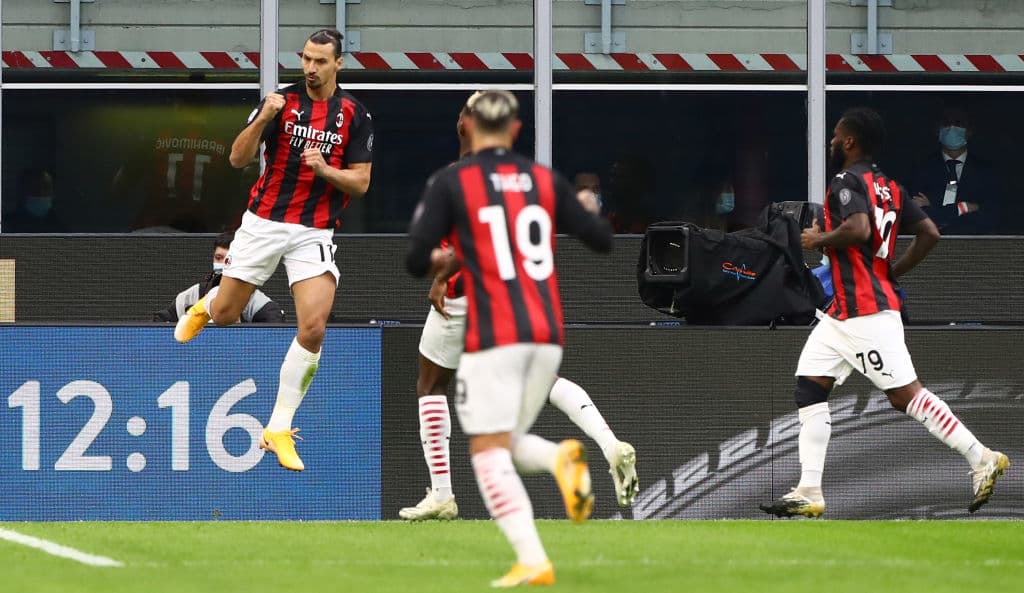 El primer gol de Zlatan (13’, 16’) fue cobrando un penal que atajaba Handanovic, pero el sueco la metió en un segundo toque; el segundo fue de una espectacular volea. Lukaku (29’) descontó por el Inter. Milan se medirá al Celtic en la Europa League y el Inter enfrentará al Mönchengladbach en la Champions.